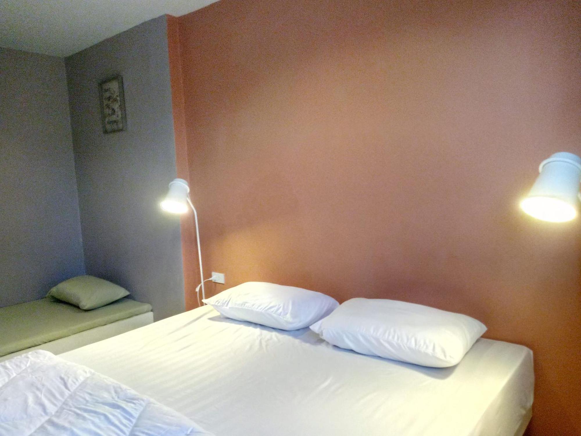 In Phuket House Hotel Kültér fotó